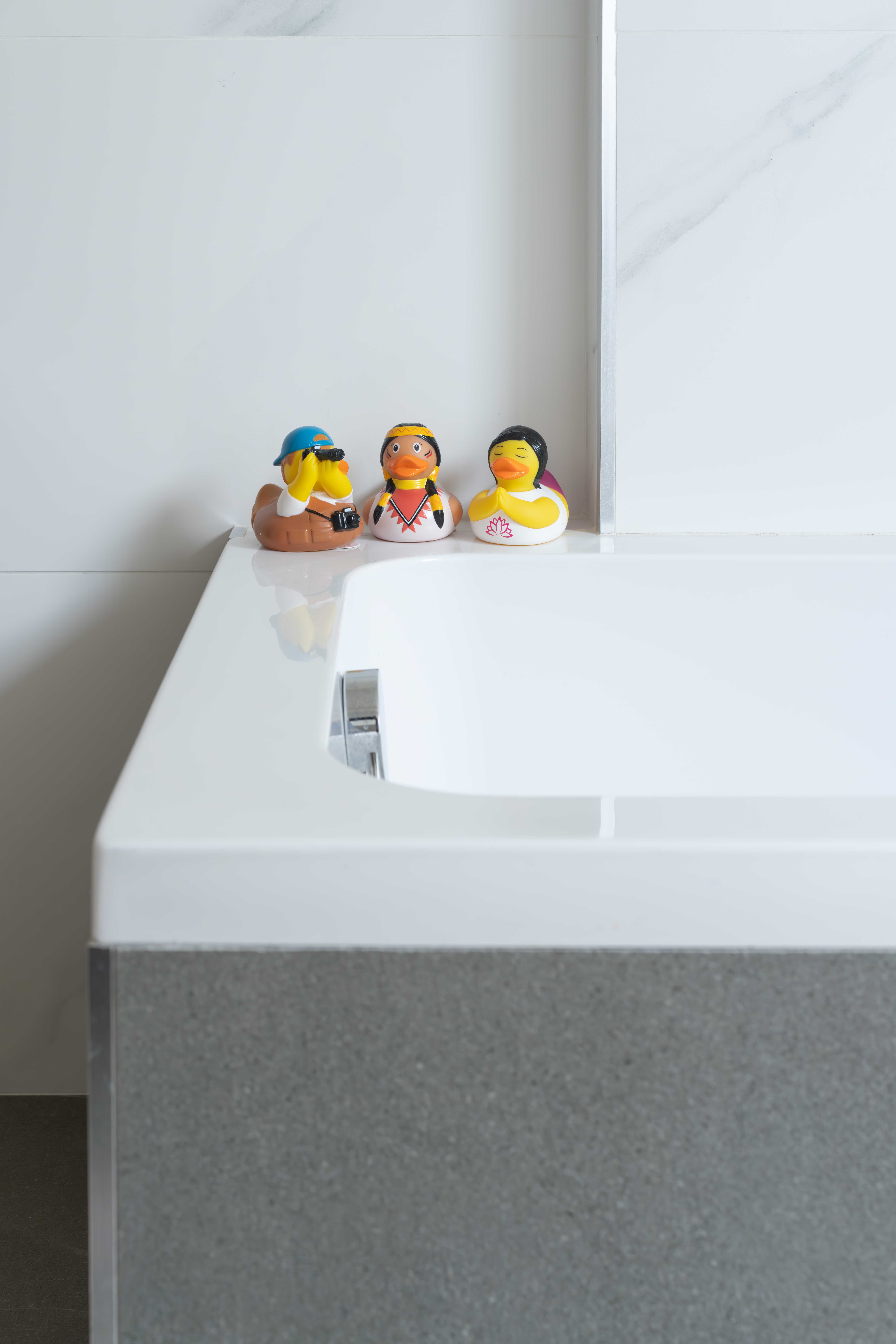 קלוז אפ אמבט