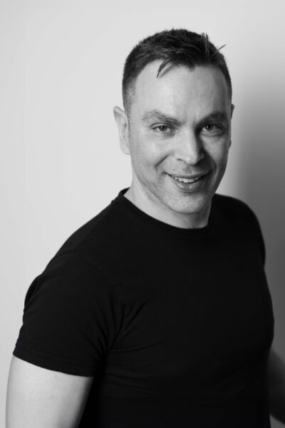 תמונה פרופיל של ניר בשחור לבן